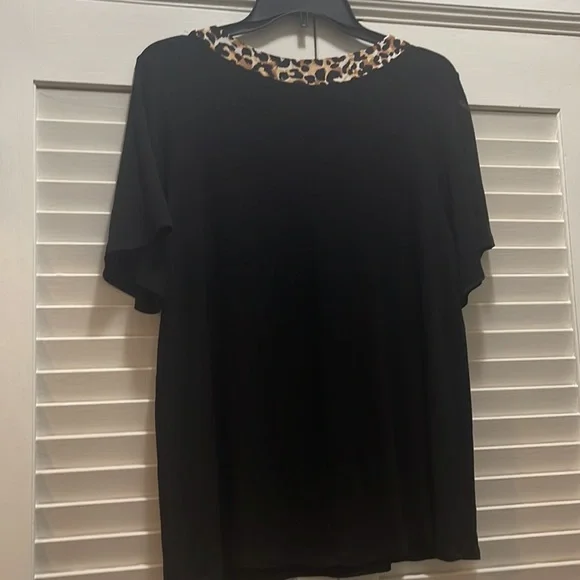 Daytrip Cheetah Trim Top - Picture 4 of 4